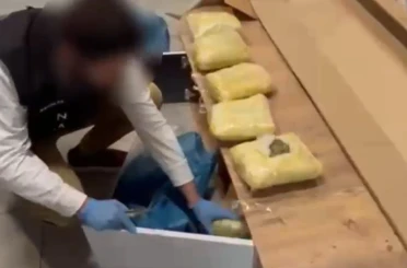TV ünitesinde uyuşturucu gizleyip, kargoyla uyuşturucu sevkiyatına polis engeli 