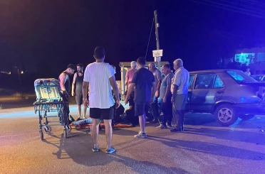 ’U’ dönüşü yapmak isteyen otomobile 2 motosiklet ok gibi saplandı 