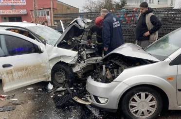 Üç aracın karıştığı kazada 6 yaralı