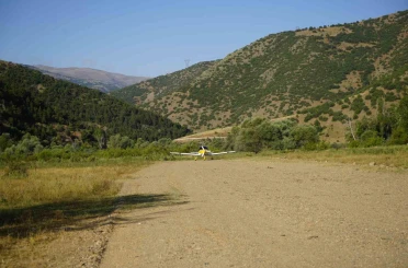 Uçağı ile geldiği köyünden yine uçağı ile ayrıldı 