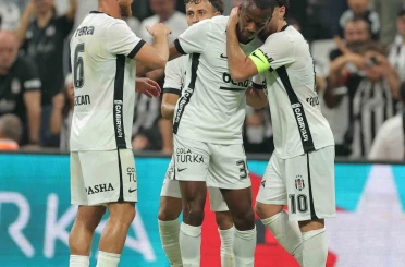 UEFA Avrupa Ligi: Beşiktaş: 1 - Midtjylland: 0 (İlk yarı) 