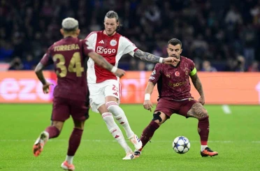 UEFA Şampiyonlar Lig: Ajax: 0 - Galatasaray: 0 (İlk yarı) 