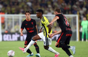 UEFA Şampiyonlar Ligi: Fenerbahçe: 1 - Gornik Zabrze: 0 (İlk yarı) 