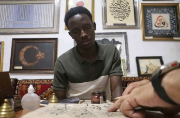 Ugandalı öğrenci Sivas’ta hattat oldu 
