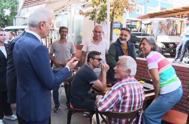 Ulaştırma ve Altyapı Bakanı Uraloğlu Adalar’da esnafla buluştu 