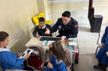 Ülkü Ocakları’ndan Bayındır Kızılkeçili İlkokulu’na eğitim desteği 