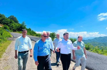 Ulubey’de sıcak asfalt ve beton yol çalışmaları devam ediyor 