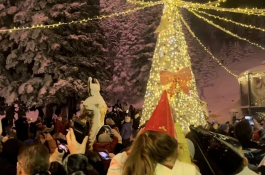 Uludağ’da 2026’ya coşkulu merhaba: Gökyüzü havai fişeklerle aydınlandı 
