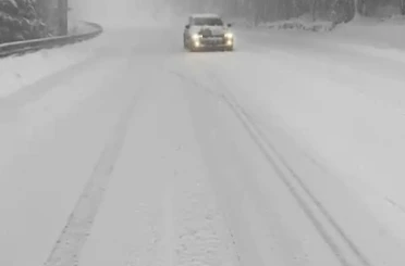 Uludağ’da dün gece yoğun kar yağdı, kar kalınlığı 163 santimetreye ulaştı 