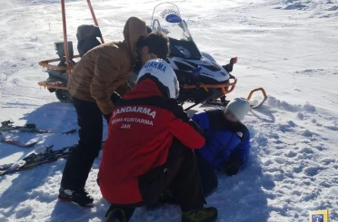 Uludağ’da mahsur kalan vatandaşlara JAK timi müdahale etti 