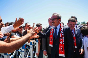 Ulukaya memleketi Erzincan’da coşkuyla karşılandı 