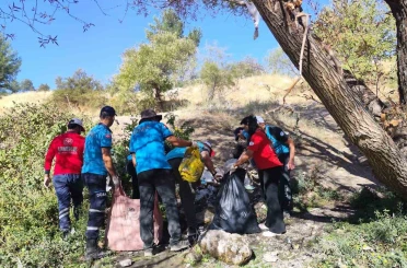 UMKE kampında ilk müdahale doğaya yapıldı: Çöpler toplandı, doğa nefes aldı 