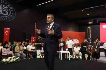Üniversite adayları Arnavutköy’de geleceğin mesleklerini bakanlarla konuştu 