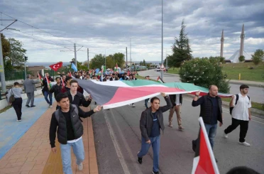 Üniversite öğrencileri Filistin için yürüdü: "Gerçek güç, vicdanda ve bilimde saklıdır" 