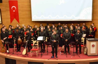 Üniversite öğrencilerinden oluşan korunun konseri büyük beğeni topladı 