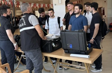 Üniversite öğrencilerine polisten bilgilendirme 