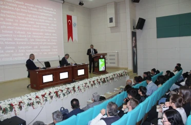 Üniversite öğrencilerine toprağın hayati rolü anlatıldı 