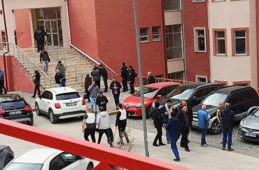 Üniversitede silahlı rehine krizi!