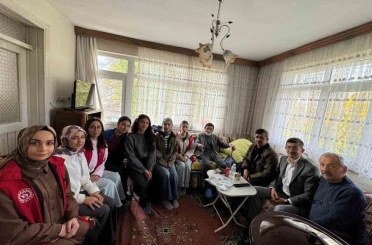 Üniversiteli gençler Bolu’nun asırlık çınarıyla buluştu 