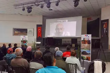 Üreticilere kuşburnu ve badem yetiştiriciliği eğitimi
