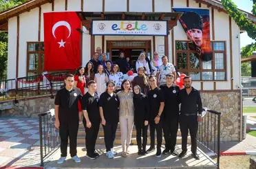 Uşak Belediyesi özel bireyleri iş hayatına kazandıran kafeyi hizmete açtı
