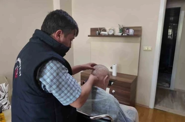 Uşak Belediyesi yaptığı sosyal yardımlar ve sağladığı desteklerle gönülleri kazanıyor 