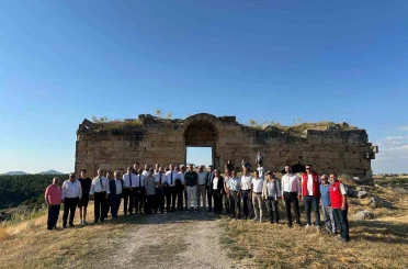 Uşak İl Genel Meclisi toplantısı ilk kez Blaundos Antik Kenti’nde yapıldı 