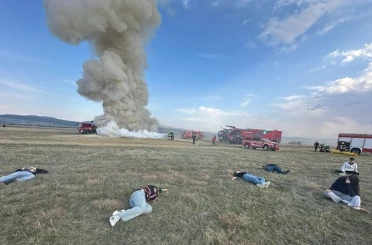 Uşak Üniversitesi Sivil Havacılık MYO, havalimanındaki kaza kırım ve yangın tatbikatına katıldı 