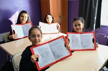 Uşak’ta 63 bin 453 öğrenci karne sevinci yaşadı 