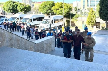 Uşak’ta belediye şirketlerinde sigortalı gösterilip Yalım’ın işletmelerinde çalışanlarına yönelik operasyonda 9 kişi tutuklandı 