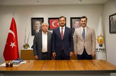 Üsküdar’da 4 CHP’li meclis üyesi AK Parti’ye katıldı
