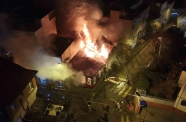 Üsküdar’da tarihi metruk binalarda yangın 