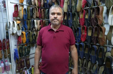 Ustaların ellerinde şekillenen yemeni, raflardaki yerini alıyor 