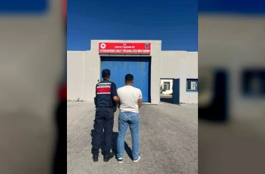 Uyuşturucu ticareti suçundan aranan şahsı jandarma yakaladı 
