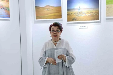 "Uzaklarda Bir Yerlerde" sergisi açıldı 