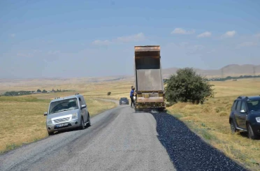 Uzgörür’de asfalt ve altyapı çalışmaları sürüyor 