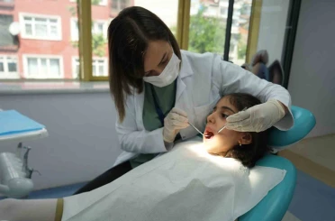 Uzmanından uyarı: "Nasıl olsa düşecek" denilen süt dişleri okul başarısını etkiliyor 