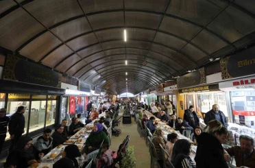 Uzun Çarşı’da iftar sofrası kuruldu 