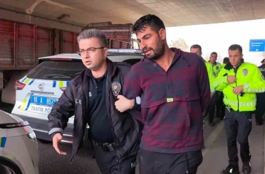 Uzun namlulu silahla cinayet işleyen zanlı, trafik polislerinin nefes kesen takibiyle yakalandı 