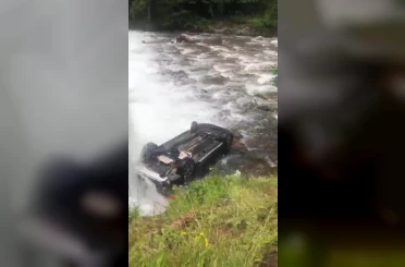 Uzungöl’de araç şelaleye uçtu: 1 yaralı 