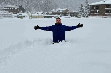 Uzungöl’de kar kalınlığı 1 metreyi aştı 