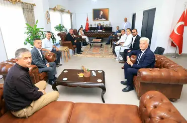Vali Akbıyık, Milaslı muhtarlarla bir araya geldi