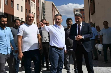 Vali Aksoy, Taptuk Emre Kız Öğrenci Yurdu inşaatında incelemelerde bulundu 