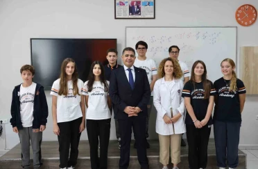 Vali Aslan öğrencilerle okullarda buluşuyor