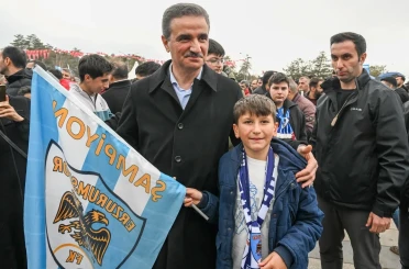 Vali Aydın Baruş kutlama coşkusuna katıldı 
