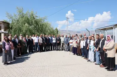 Vali Aydoğdu Cemal Gürsel Mahallesi’nde vatandaşların taleplerini dinledi
