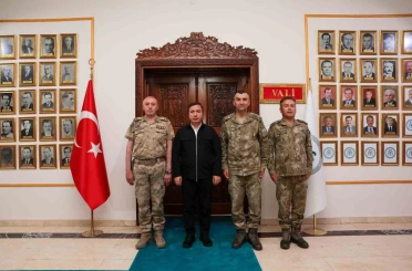 Vali Aydoğdu, komutanları makamında ağırladı 