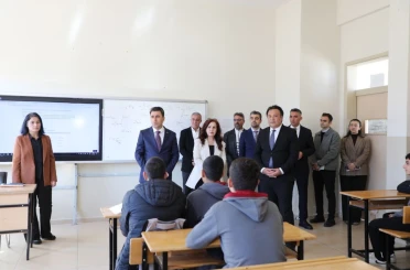 Vali Aygöl, öğrencilerle bir araya geldi 