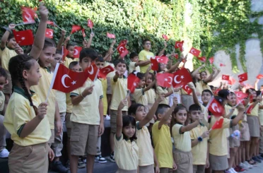 Vali Aygöl zili çaldı, çocukların mesaisi başladı 