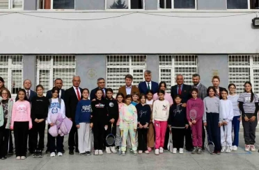 Vali Bakan: "Öğretmenlik, bedeli hiçbir maddi karşılıkla ölçülemeyecek kadar değerlidir" 